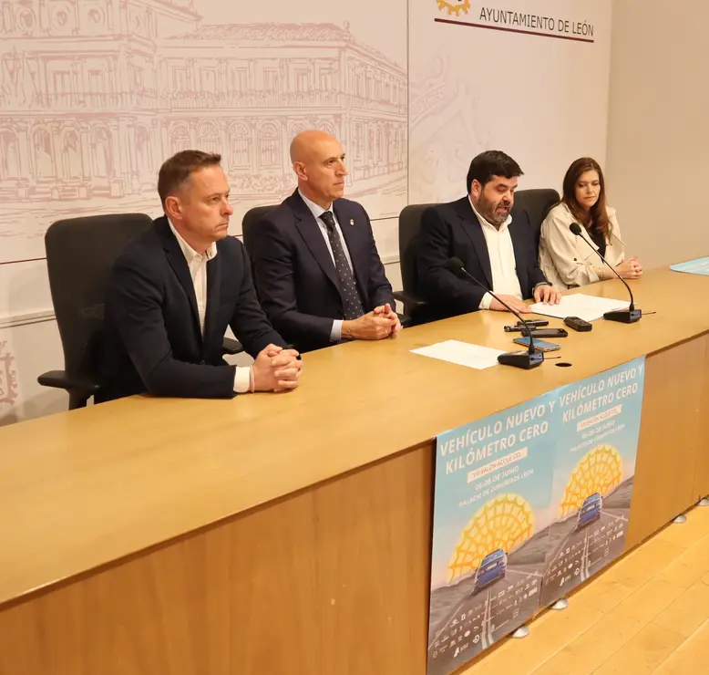 Momento de la rueda de prensa presentaci&oacute;n 8&ordf; Feria Veh&iacute;culo ACOLE CEL
