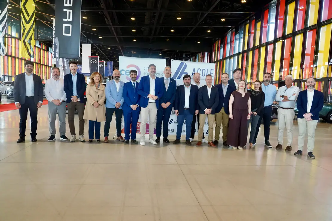 Representantes del CEL, de la Asociaci&oacute;n de Concesionarios Oficiales y del Ayto. Le&oacute;n