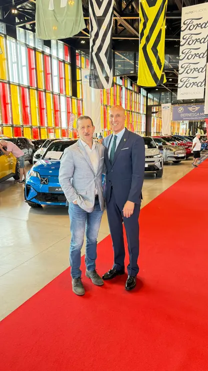El alcalde de Le&oacute;n en su visita al Sal&oacute;n del Autom&oacute;vil