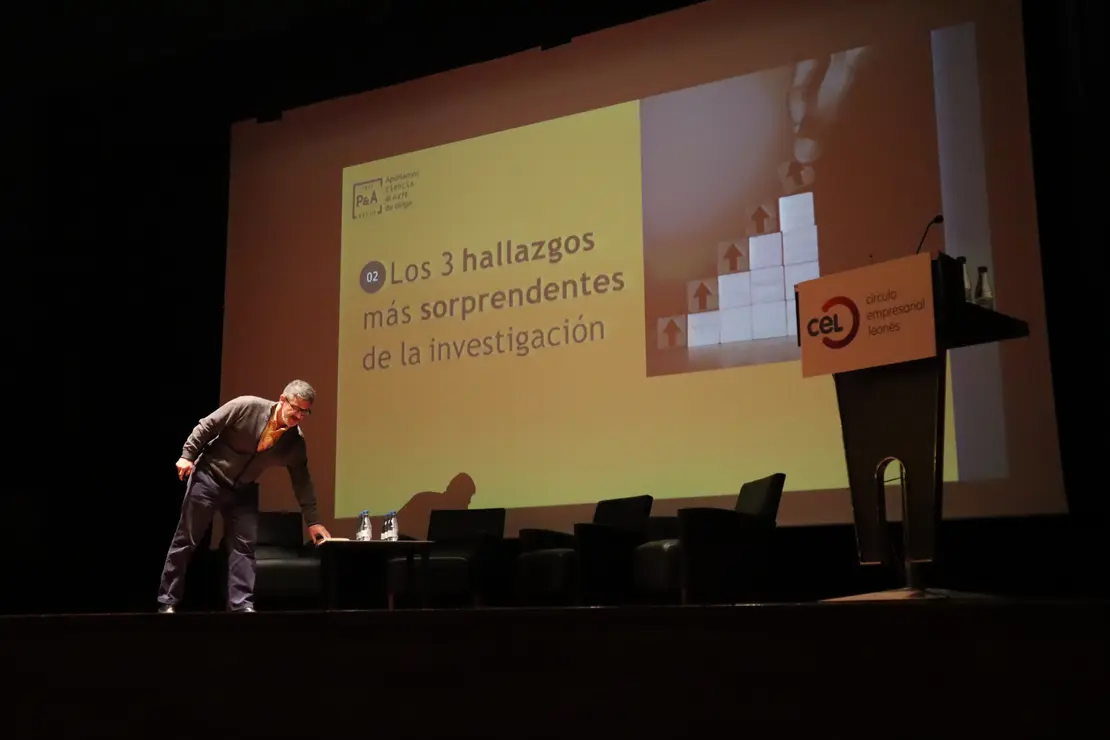 Ponencia de Ra&uacute;l Garc&iacute;a