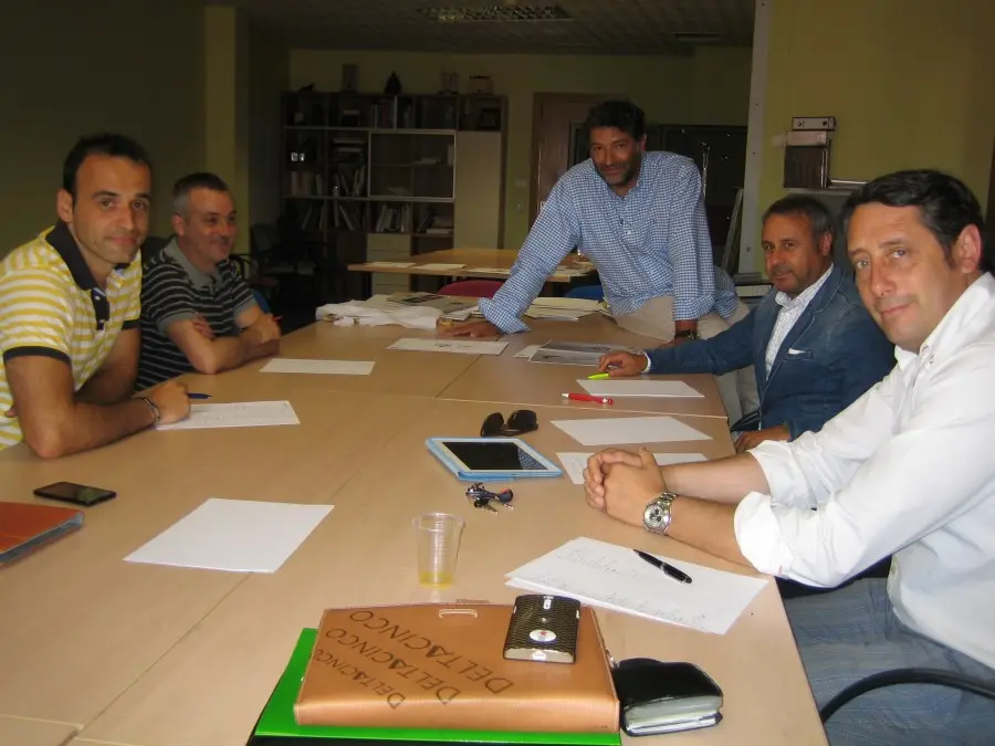 Miembros del jurado en la sesi&oacute;n de deliberaci&oacute;n en el CEL