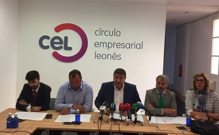 De izda. a dcha: Pablo Roberto, Jos&eacute; Pedro Luengo, Julio C&eacute;sar &Aacute;lvarez, Jes&uacute;s Riol y Manoli Gonz&aacute;lez