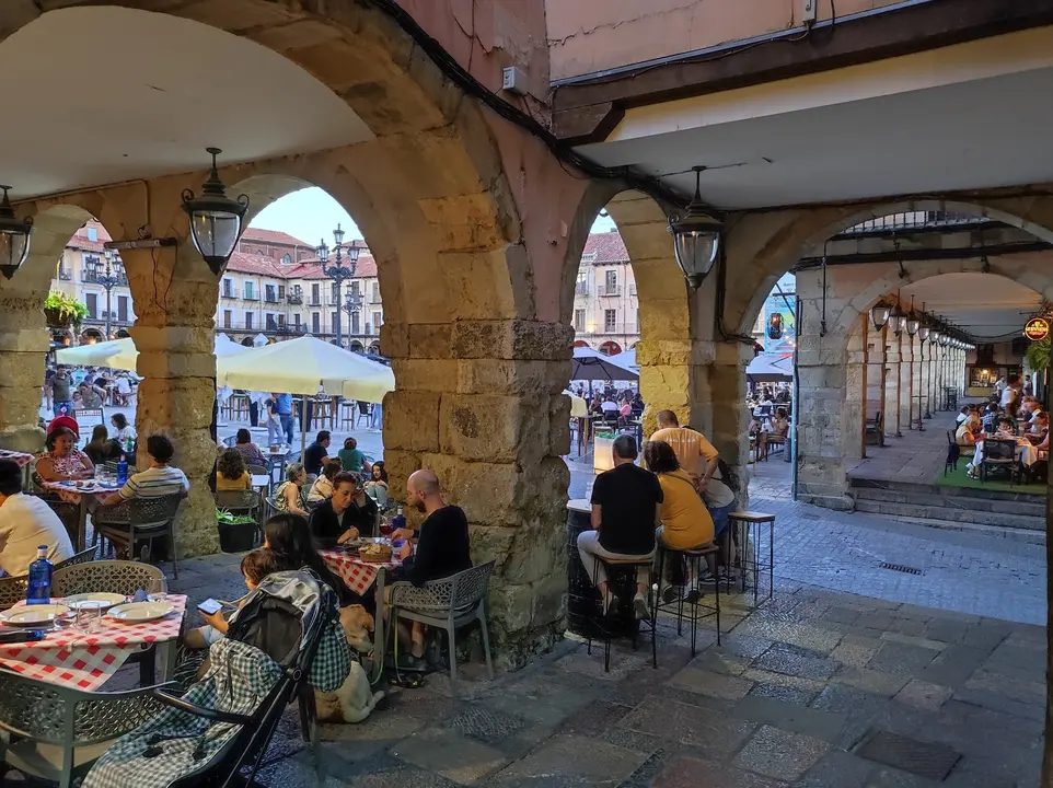 Terrazas en la Plaza Mayor de Le&oacute;n