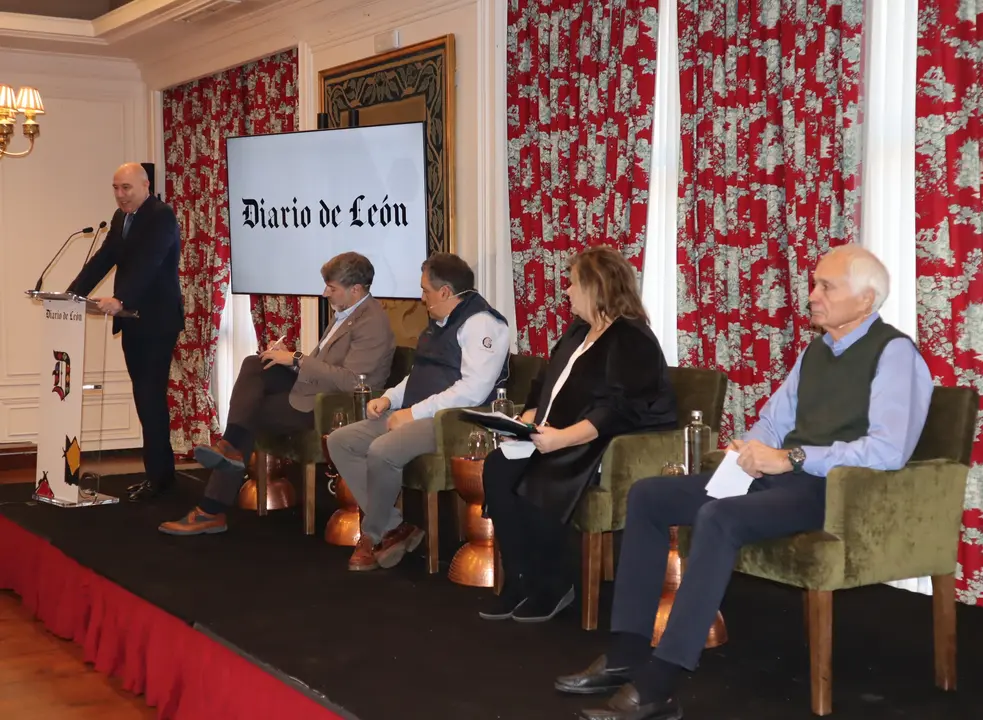 Integrantes mesa redonda