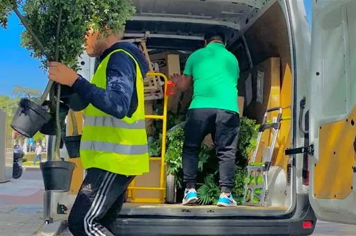 030226-trabajadores-jardineria