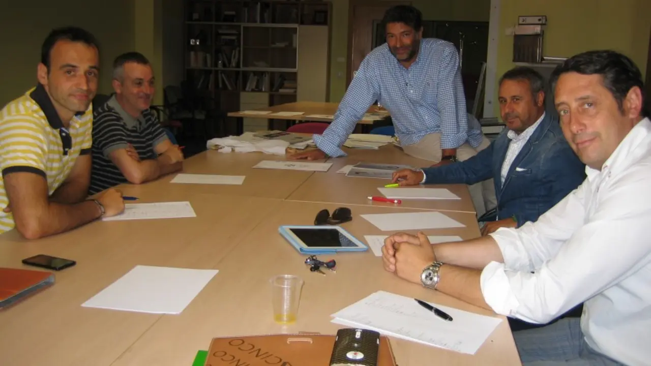 Miembros del jurado en la sesi&oacute;n de deliberaci&oacute;n en el CEL