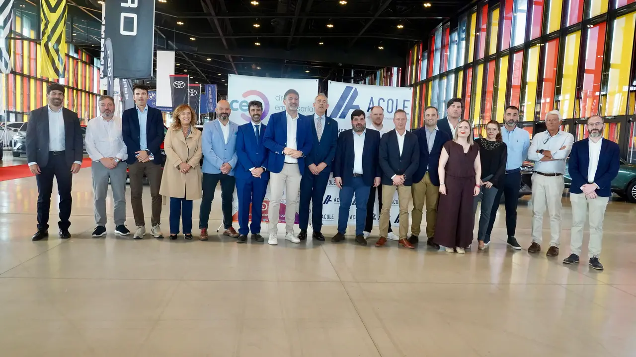 Representantes del CEL, de la Asociaci&oacute;n de Concesionarios Oficiales y del Ayto. Le&oacute;n
