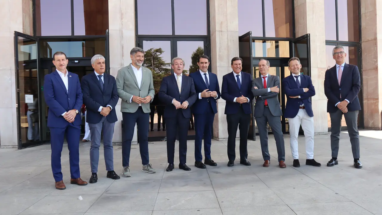 Representantes de las organizaciones empresariales, consejeros de la Junta y delegado territorial