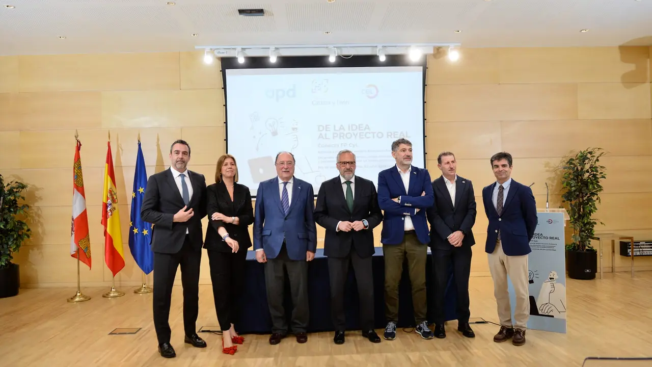 Participantes en la presentaci&oacute;n