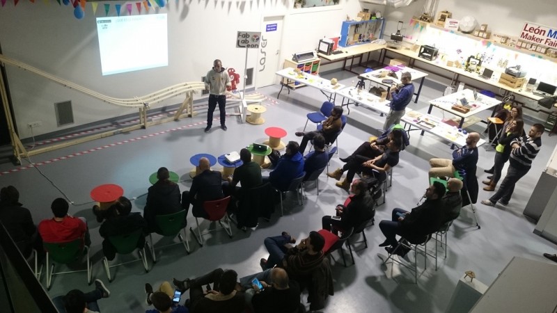 Taller práctico sobre bitcoin impartido por León Blockchain HUB en Fab Lab León