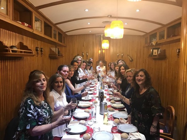 Las Mujeres Empresarias celebraron su cena-coloquio con la diputada Manuela García