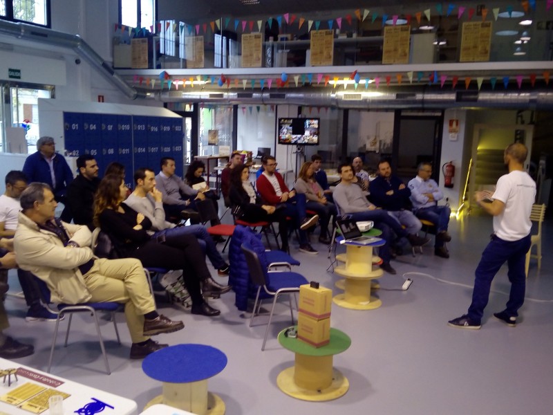 Cartel de completo en el primer curso técnico sobre Blockchain