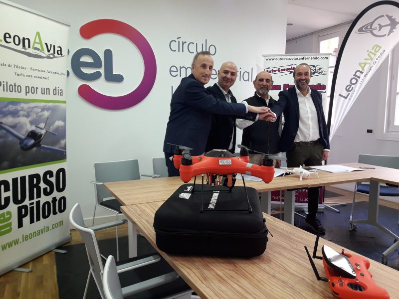 Convenio pionero en Castilla y León para impartir cursos de drones en autoescuelas