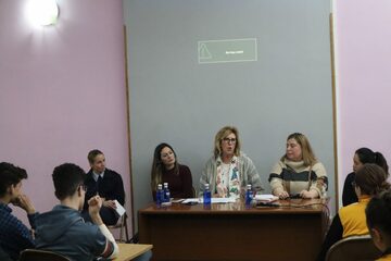 La vicepresidenta del CEL participó en la mesa redonda sobre igualdad del colegio Santa Teresa