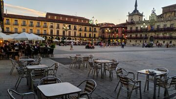 El CEL rechaza la aplicación de una tasa turística en la ciudad de León