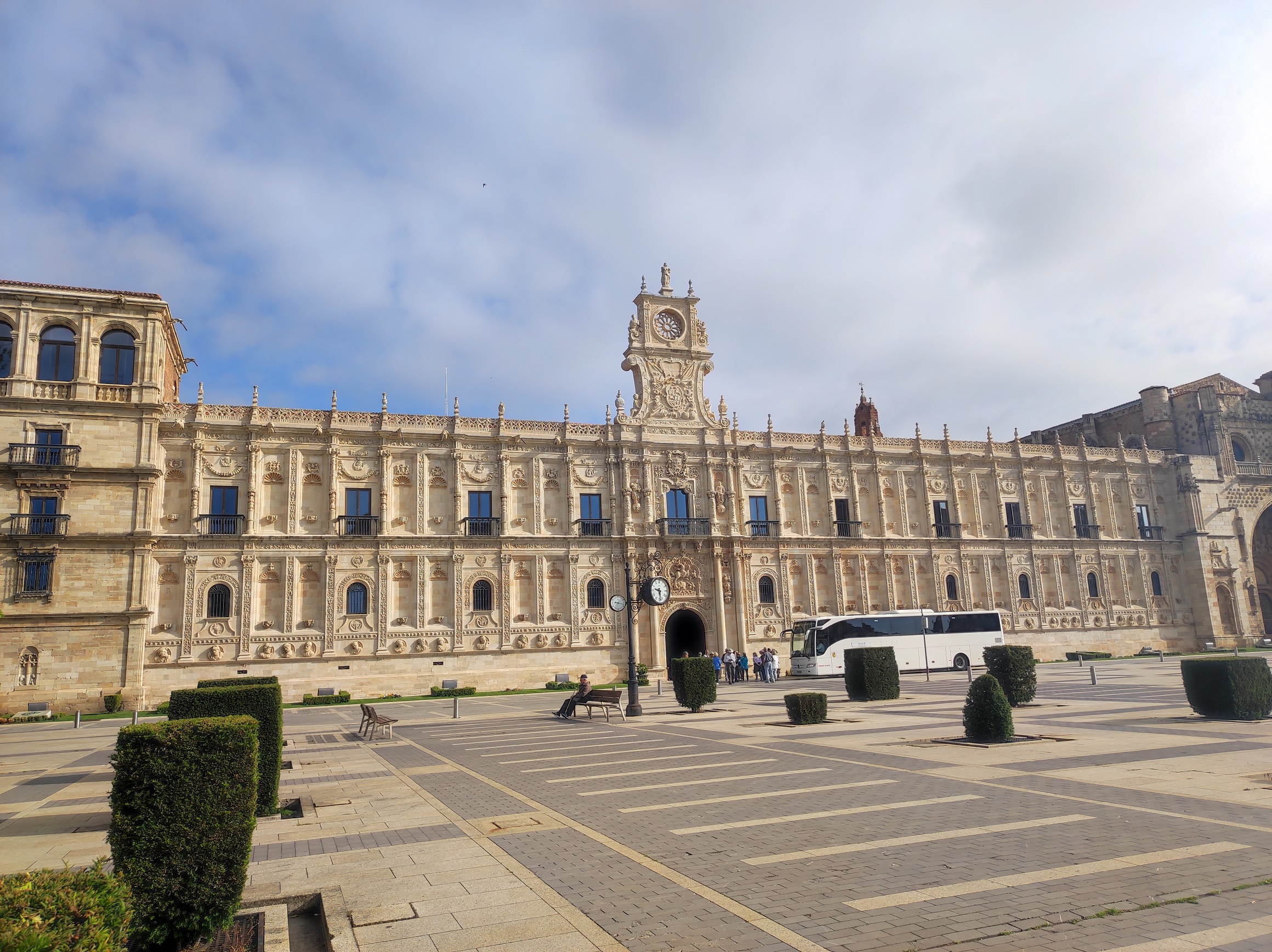 Continúa la racha positiva del empleo en León con 695 parados menos en mayo