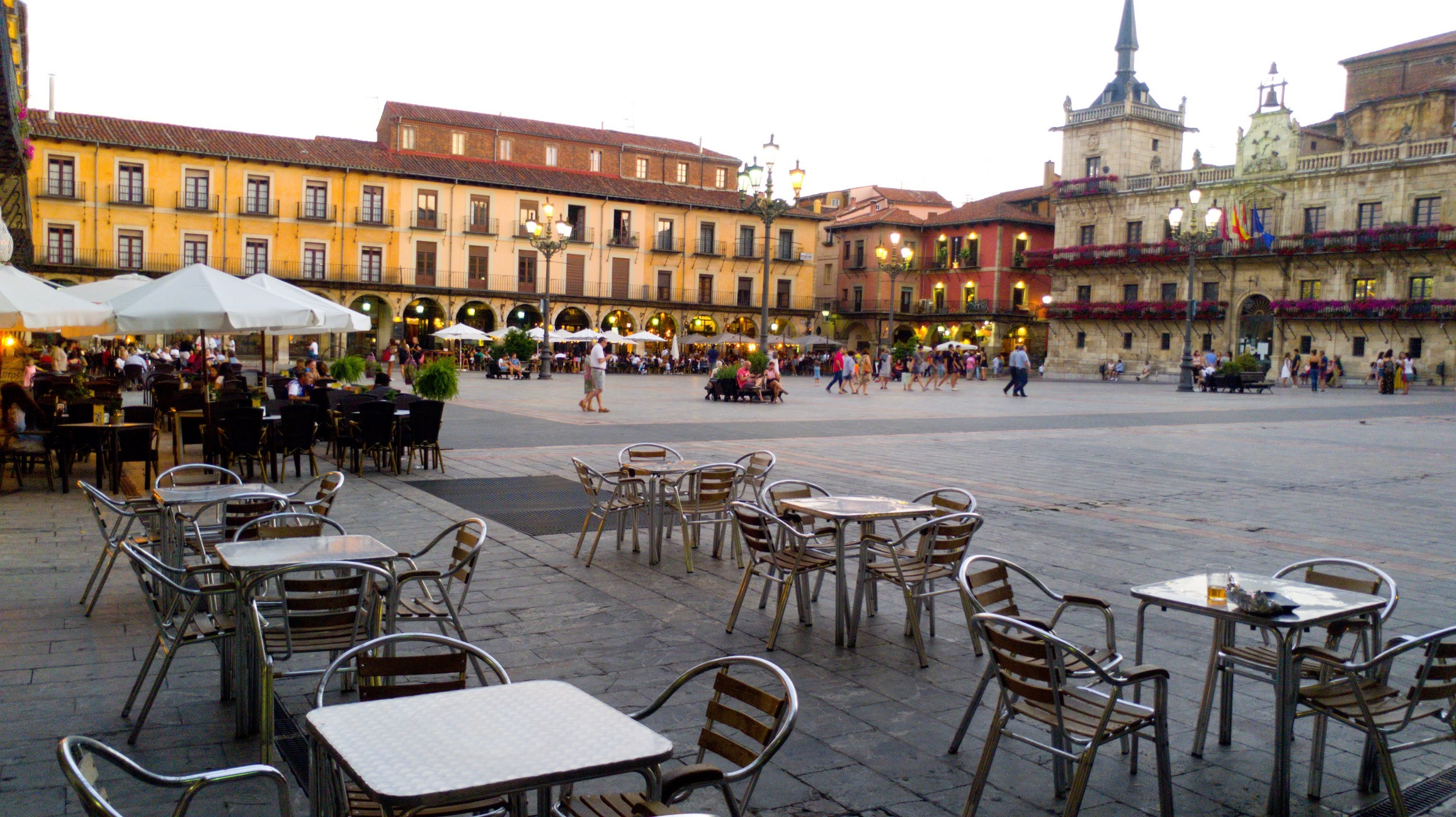 El paro baja en León en 3.400 personas entre abril y junio y sube la ocupación en 5.500 personas