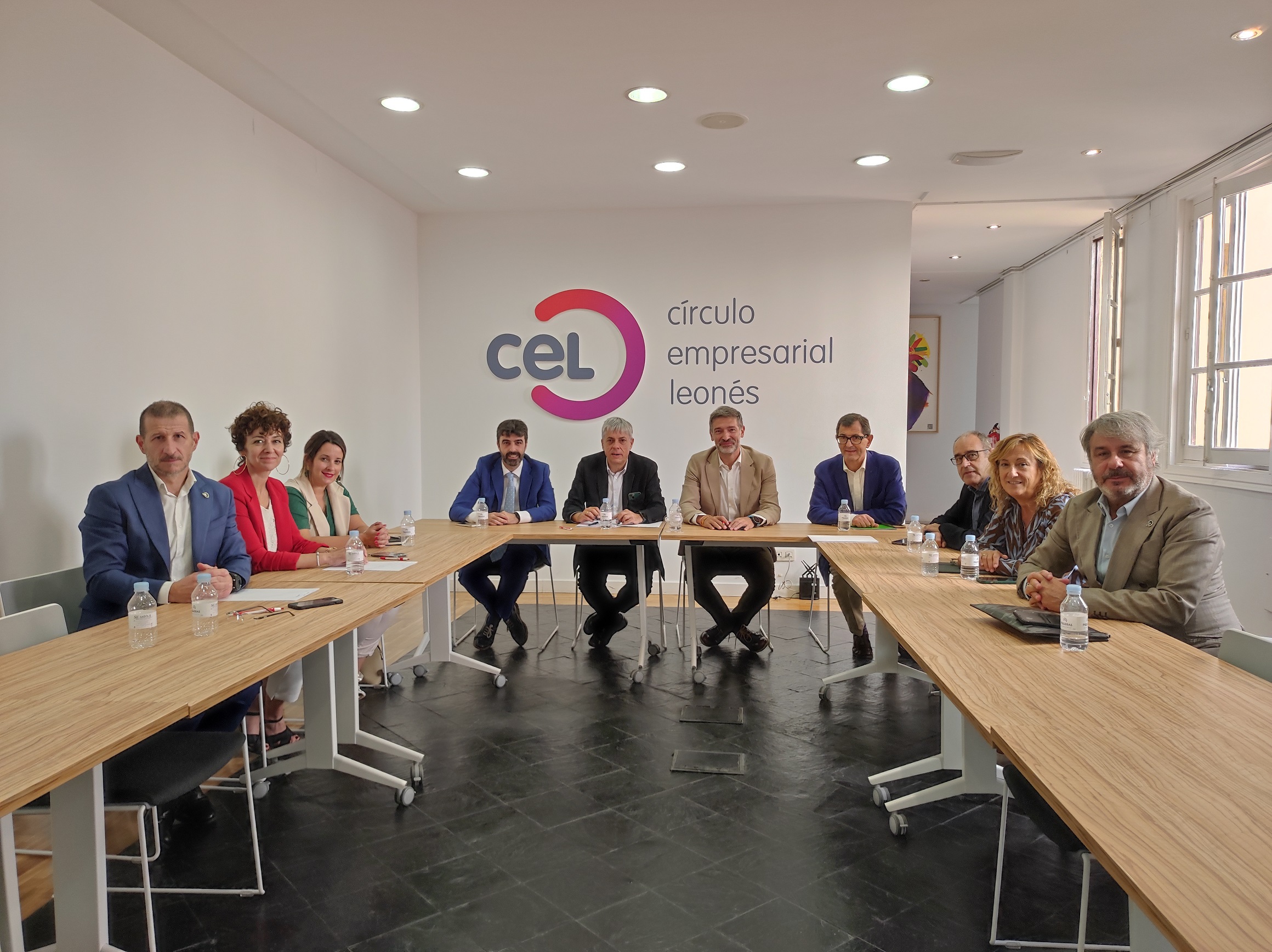 El delegado de la Junta visita el CEL y traslada a los empresarios su política de puertas abiertas y los avances en los polígonos industriales